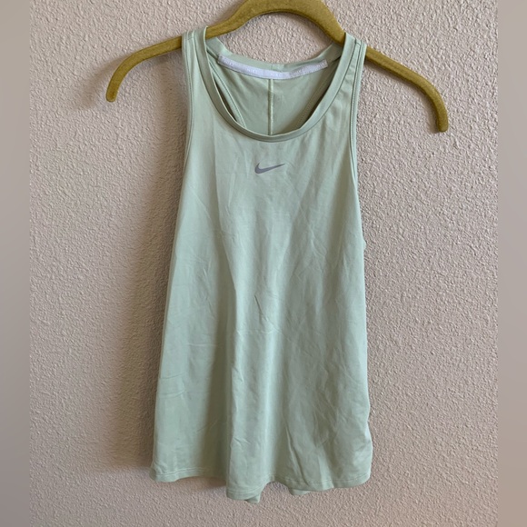 Nike Tops - NIKE Razor Back Top 🌴